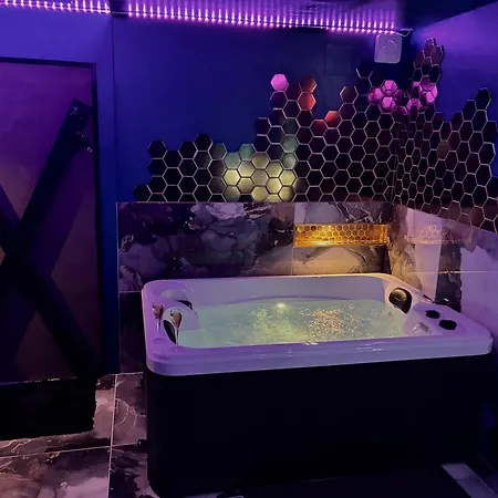 Appartamento Le Confidentiel -love Room, Marbres, Jeux, Jacuzzi *