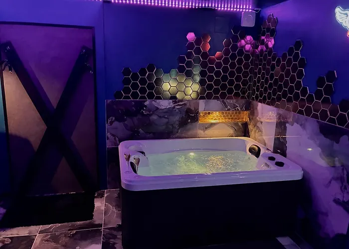 Appartamento Le Confidentiel -love Room, Marbres, Jeux, Jacuzzi *