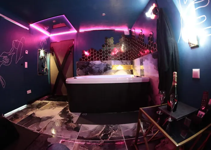 Le Confidentiel -love Room, Marbres, Jeux, Jacuzzi Appartamento *