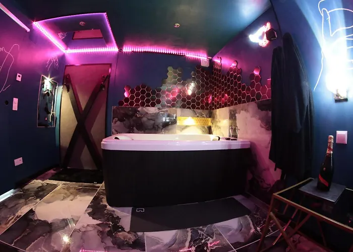 Appartamento Le Confidentiel -love Room, Marbres, Jeux, Jacuzzi